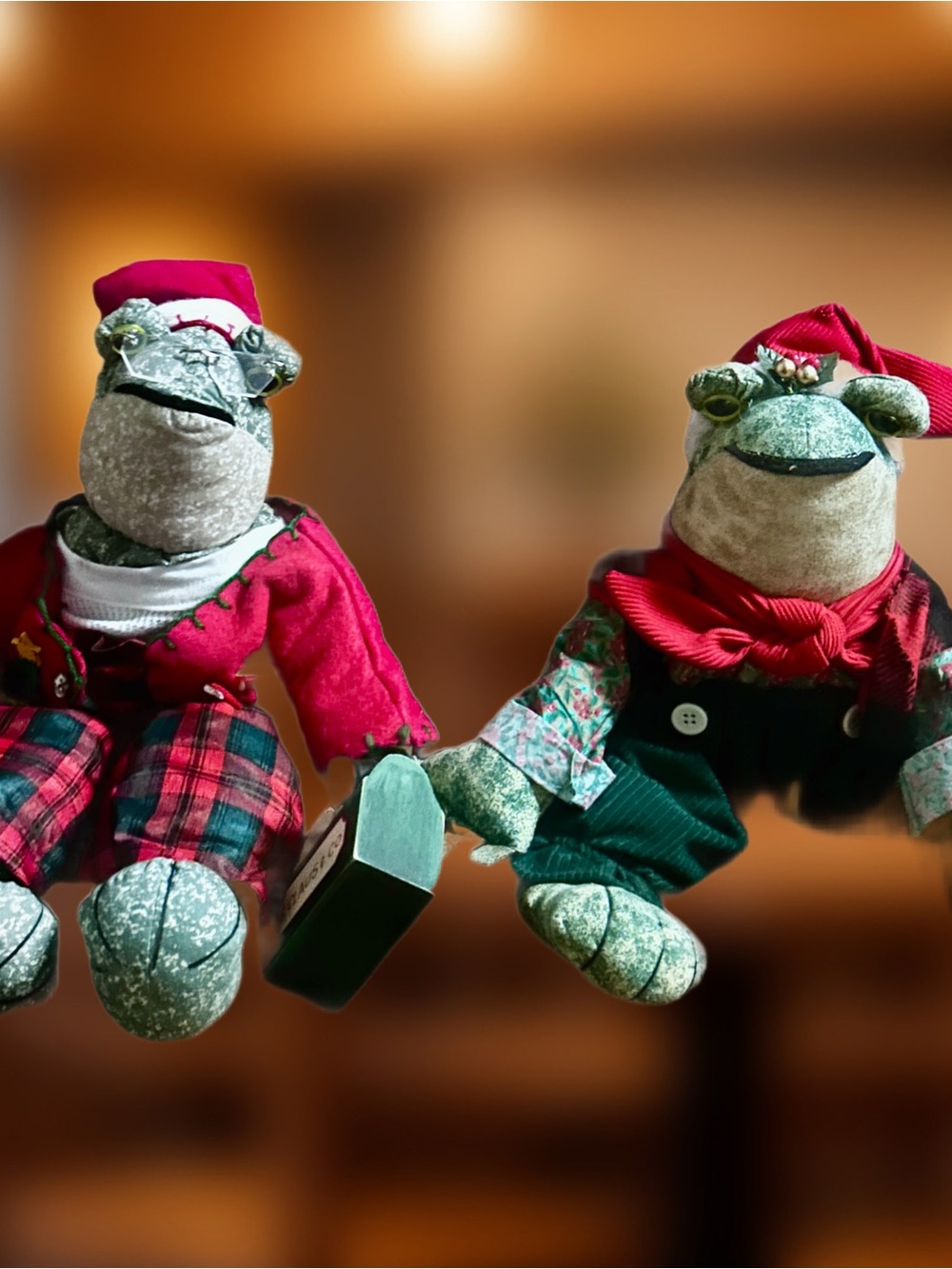 Wang’s ~ 2 Christmas Green Frog Sitter ~ Musical Croaks,”Jingle Bells” ~Video